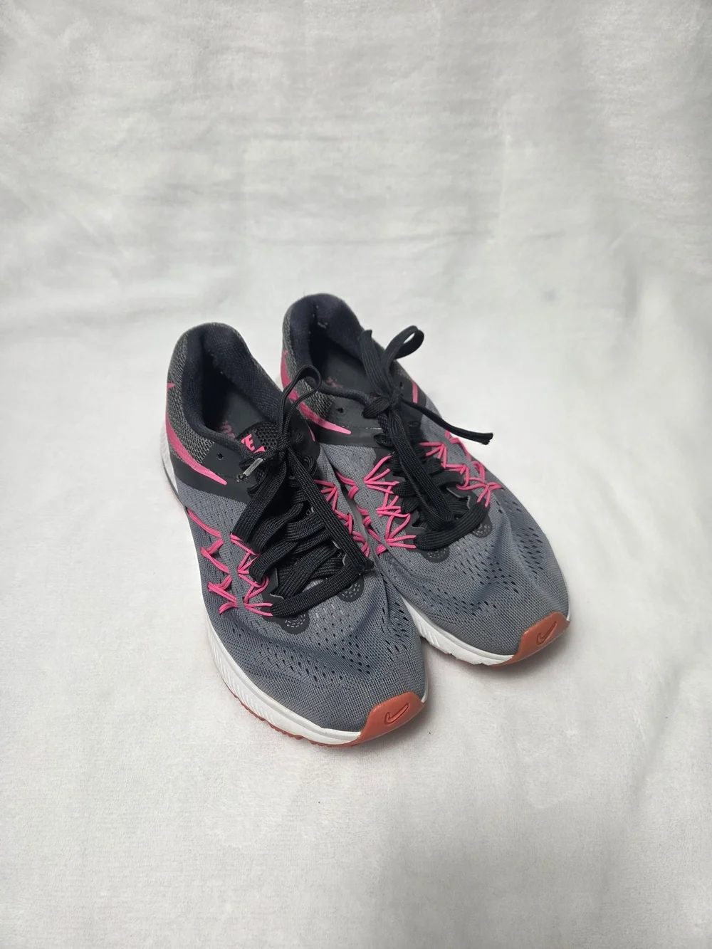 Nike Air Zoom Winflo 3 Gray with Pink Accent Athletic Running Shoes